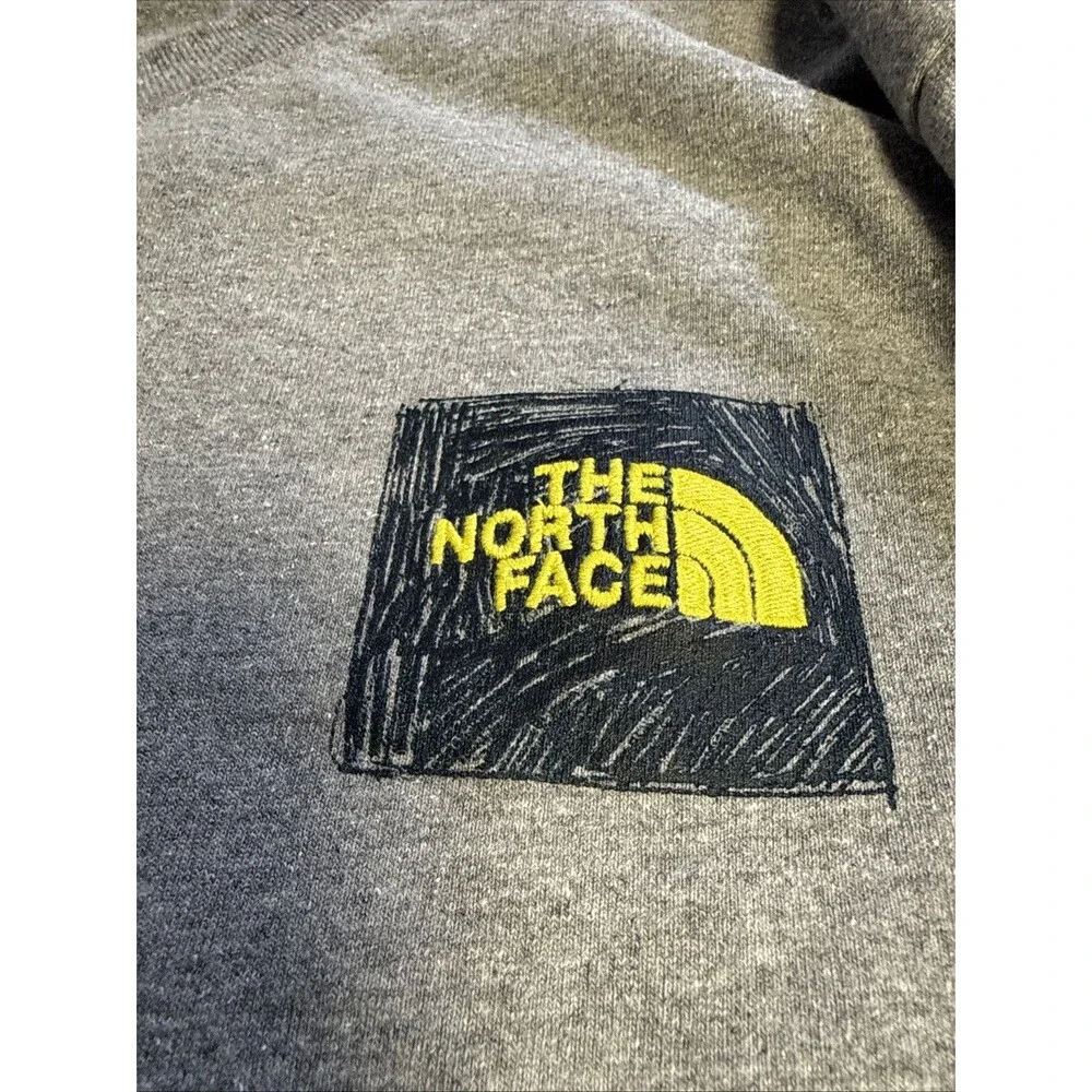 The North Face Mens L Long Sleeve Spellout T-Shirt Back Graphic Gray Outdoors